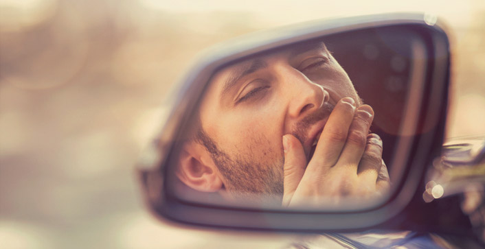 Wenn bei Alkohol am Steuer ein Unfall wegen Ausfallerscheinungen wie Schlangenlinien fahren oder Müdigkeit passiert, kann schon ab 0,3 Promille eine Straftat vorliegen. (Foto: pathdoc/fotolia)