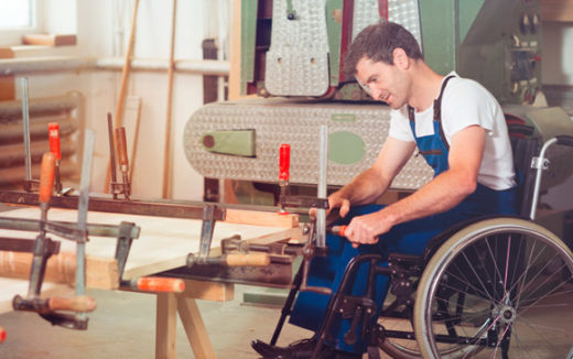 rollstuhlfahrer-arbeit