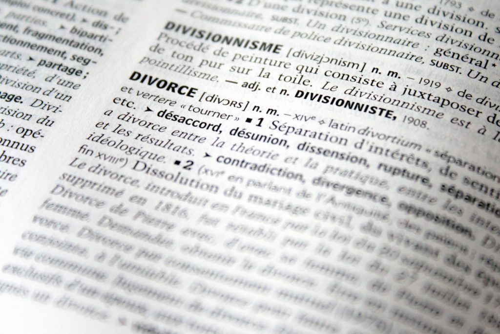 Die Definiton des Wortes "Divorce", passend zum Thema der internationalen Scheidung.